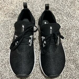 Like new women’s new balance black sneakers sz7.5 light weight breathable